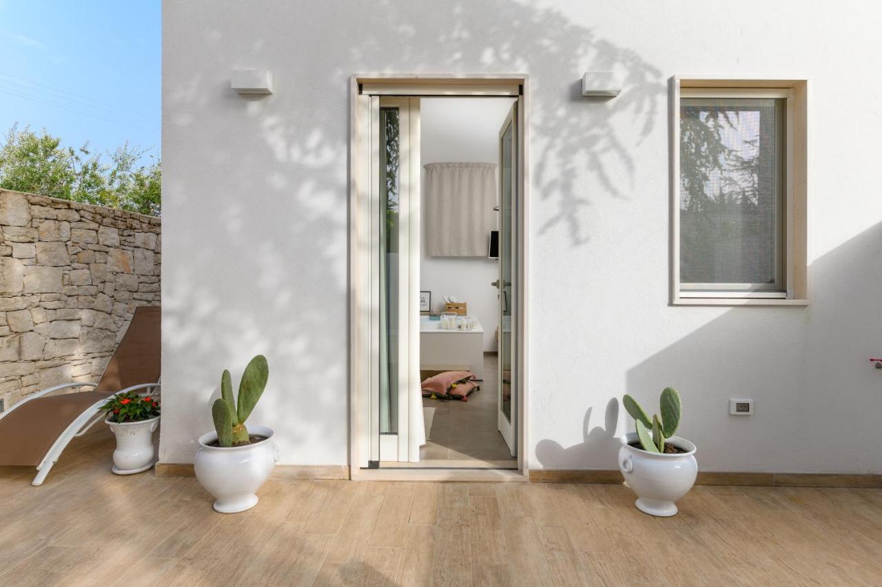 Mandorlocarrubo'S Suite Ostuni Buitenkant foto