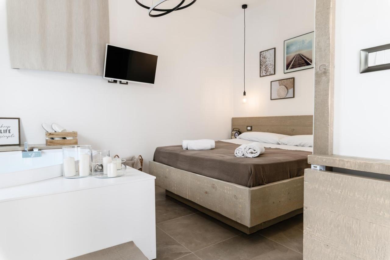 Mandorlocarrubo'S Suite Ostuni Buitenkant foto