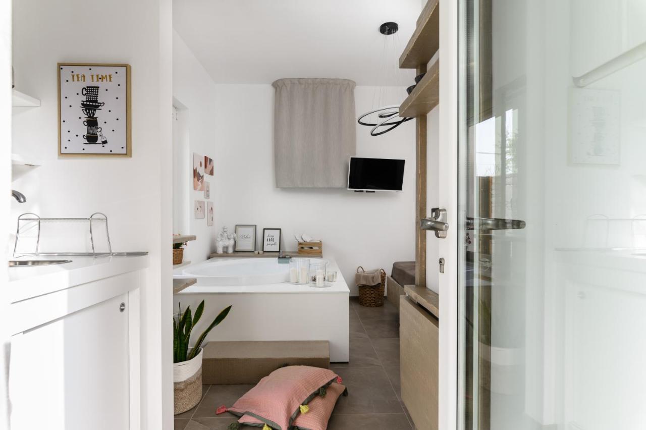 Mandorlocarrubo'S Suite Ostuni Buitenkant foto