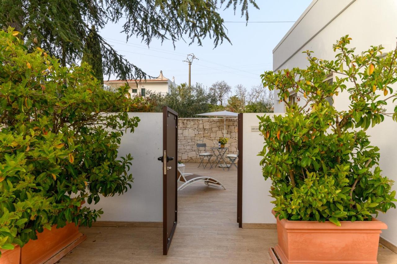 Mandorlocarrubo'S Suite Ostuni Buitenkant foto