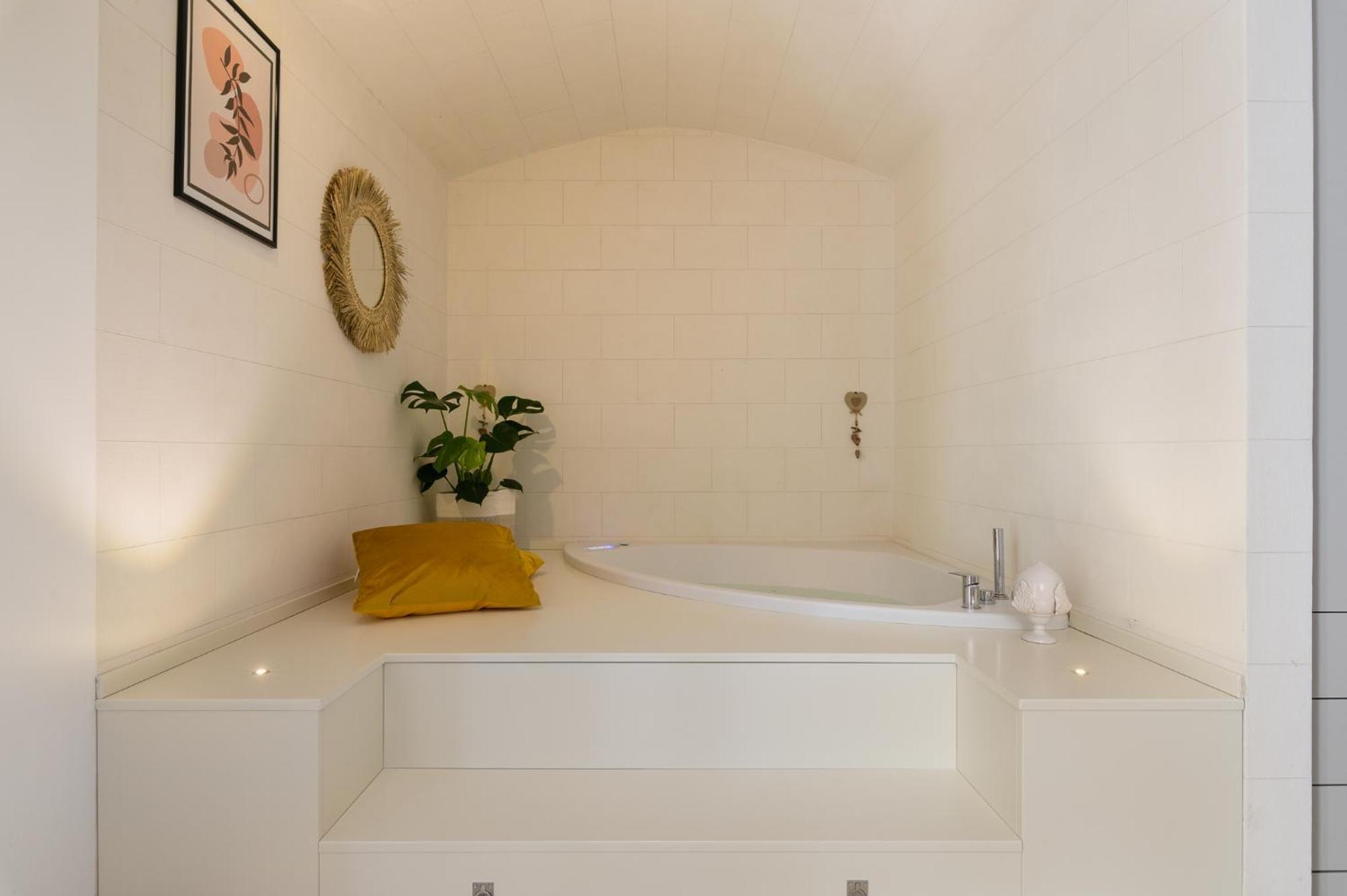 Mandorlocarrubo'S Suite Ostuni Buitenkant foto
