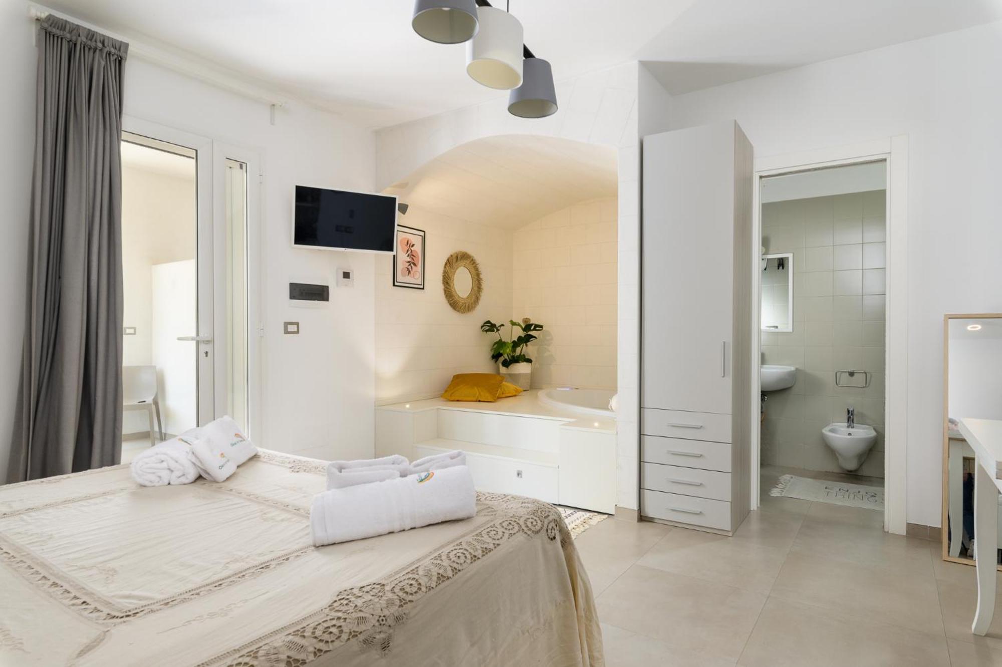 Mandorlocarrubo'S Suite Ostuni Buitenkant foto