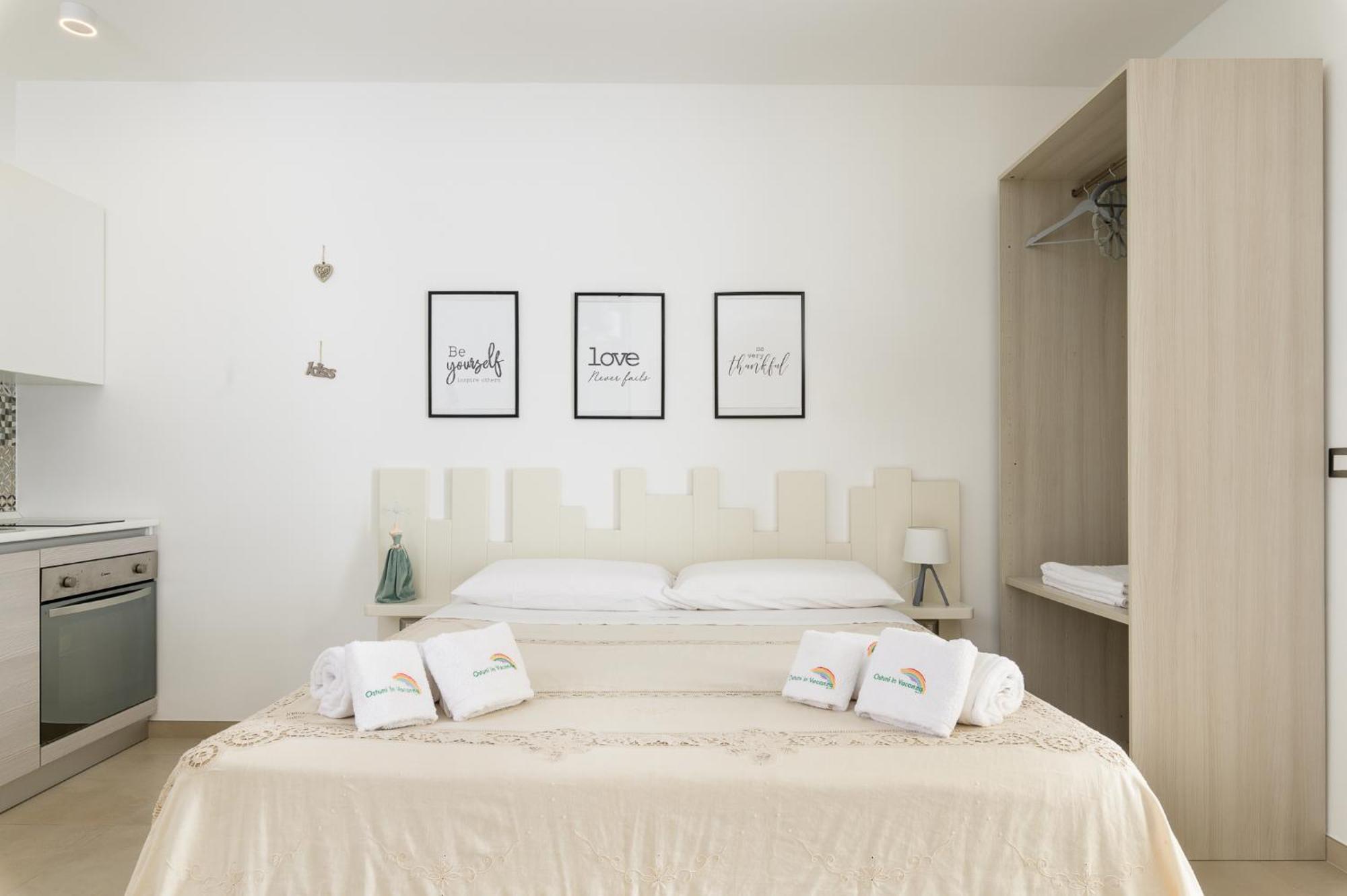 Mandorlocarrubo'S Suite Ostuni Buitenkant foto