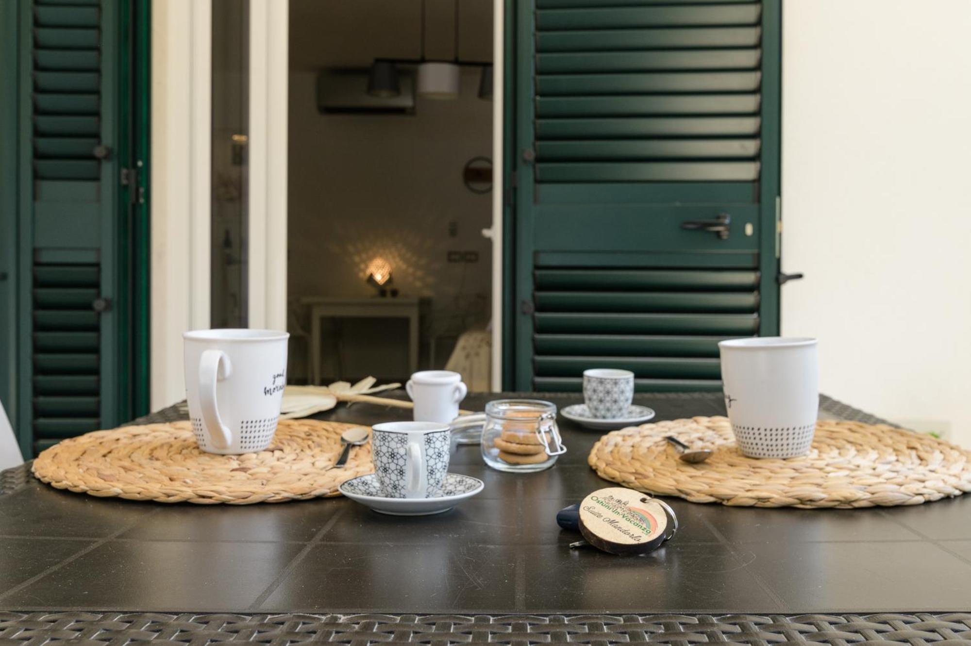 Mandorlocarrubo'S Suite Ostuni Buitenkant foto