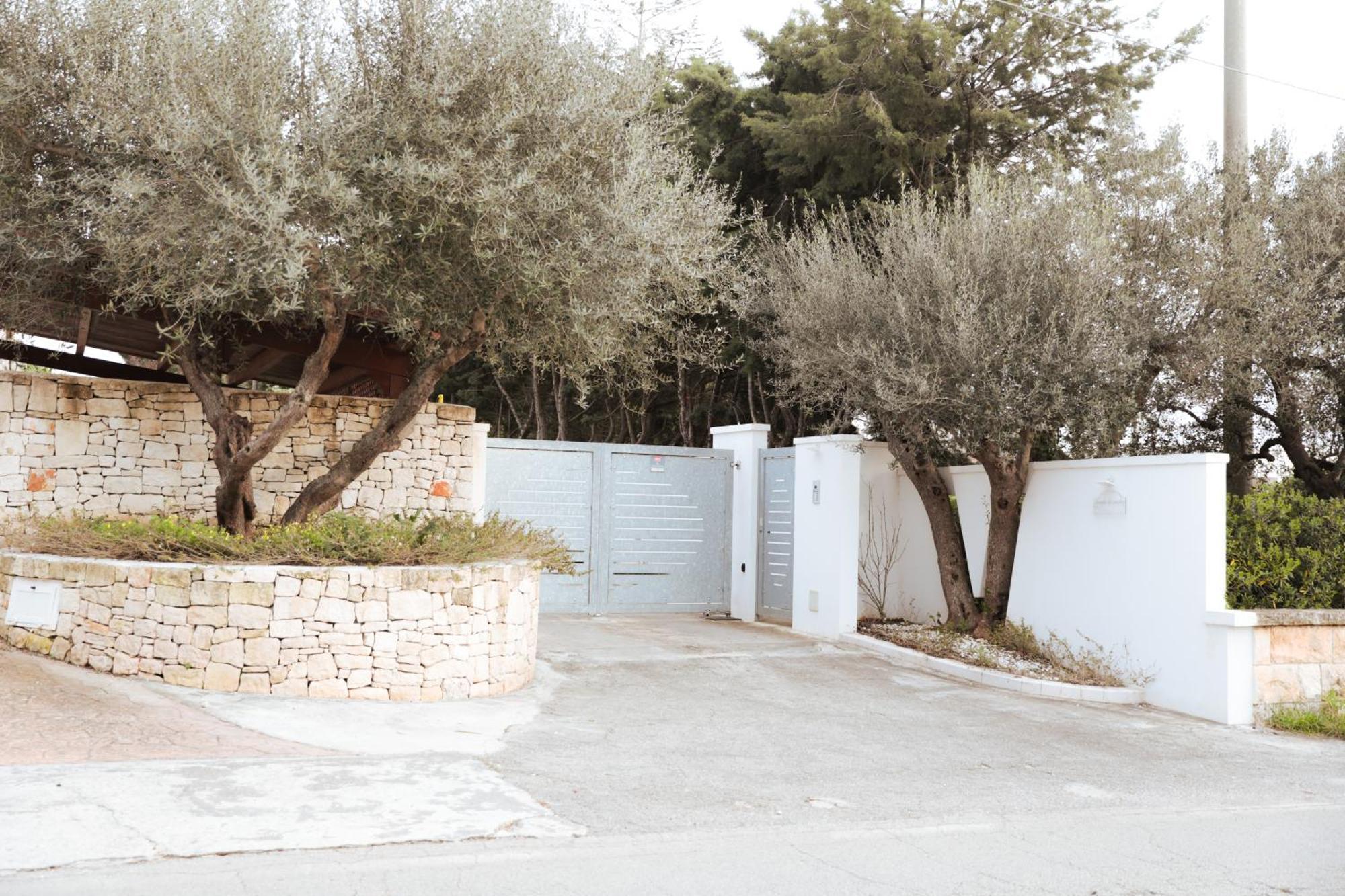 Mandorlocarrubo'S Suite Ostuni Buitenkant foto