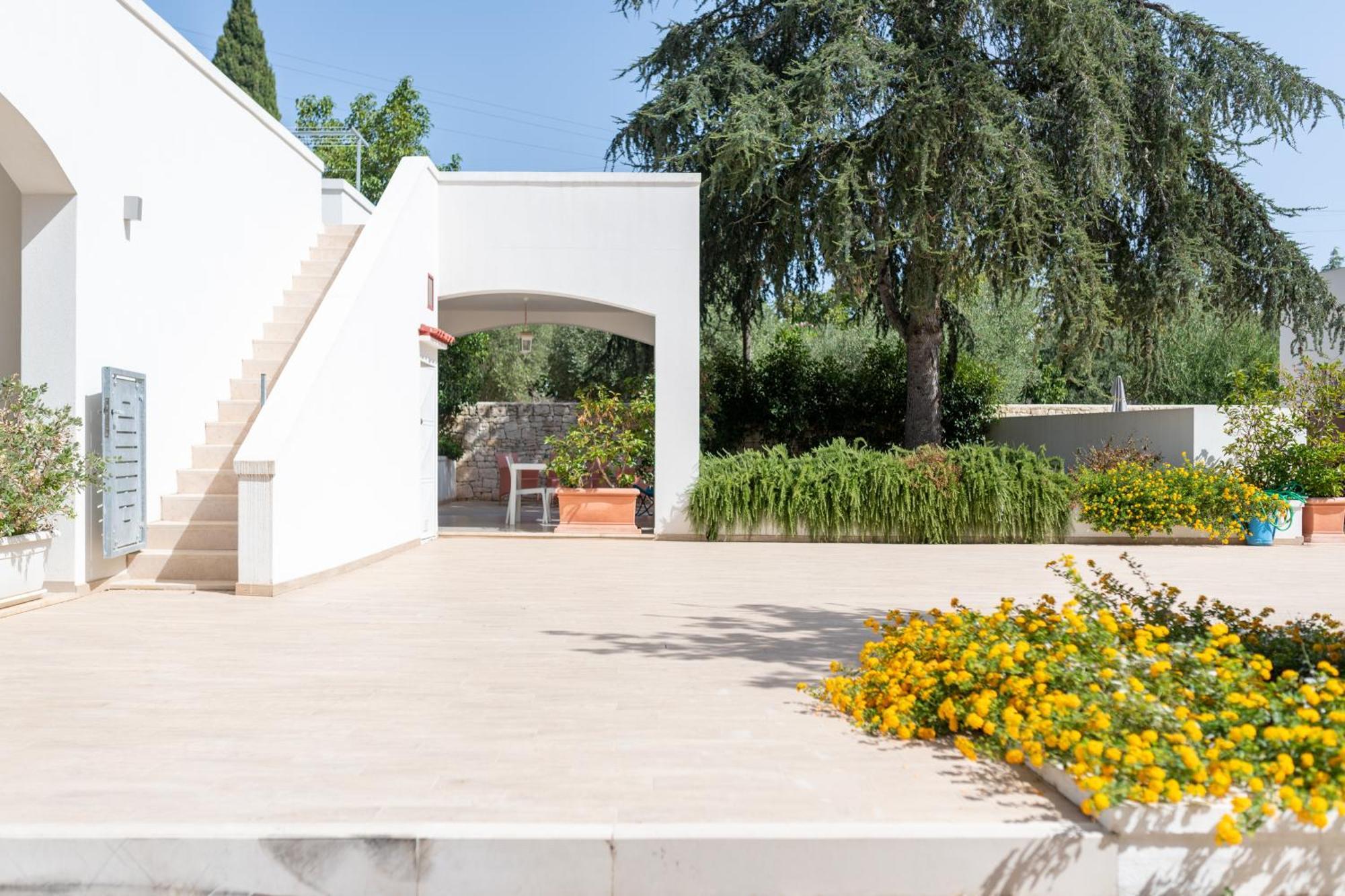 Mandorlocarrubo'S Suite Ostuni Buitenkant foto