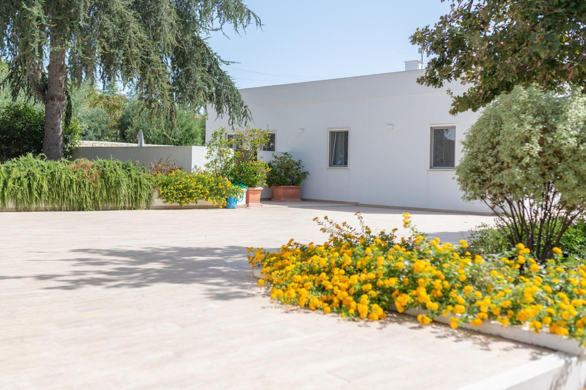 Mandorlocarrubo'S Suite Ostuni Buitenkant foto