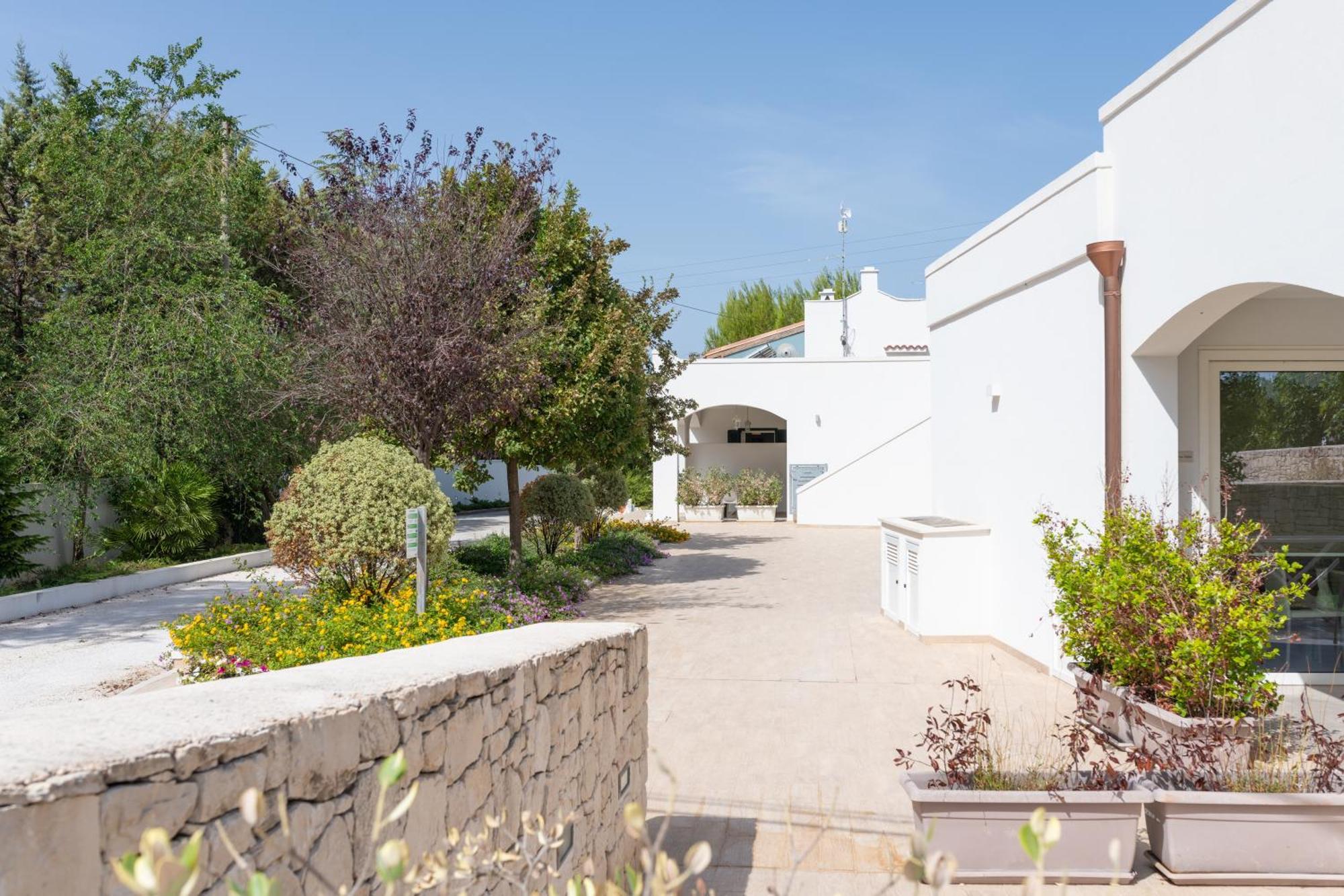 Mandorlocarrubo'S Suite Ostuni Buitenkant foto